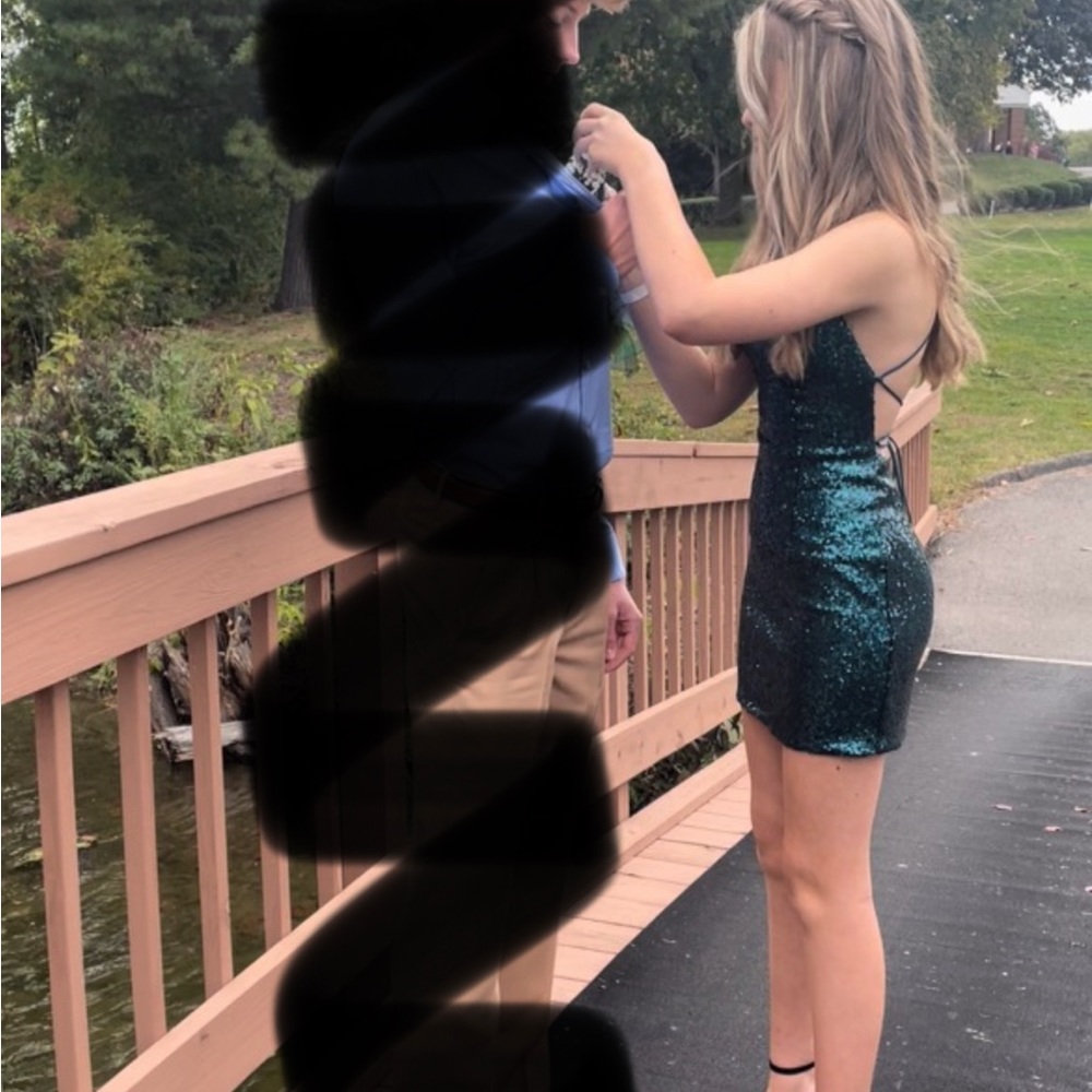 size 00 Sherri Hill worn once perfect condition